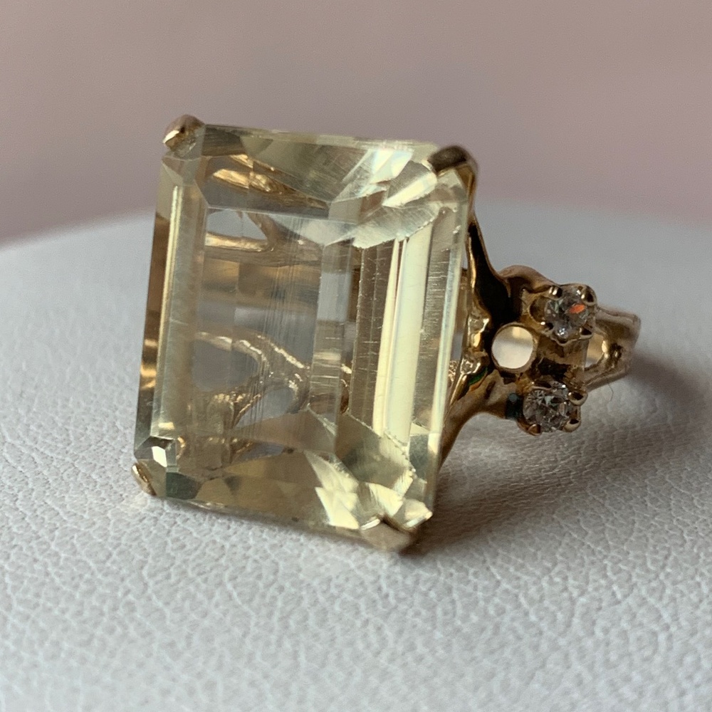 Gold-Tone Ring with Pale Champagne Center Stone and Accent Crystals